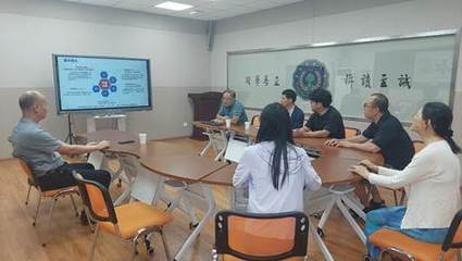 趙正雄副校長(zhǎng)深入現(xiàn)代教育技術(shù)中心調(diào)研，強(qiáng)調(diào)技術(shù)推廣服務(wù)助力學(xué)校信息化發(fā)展